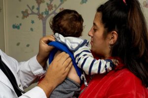 auscultando lactante