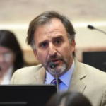 El senador libertario Joaquín Benegas Lynch tiene una empresa que gestiona ventas de tierras a extranjeros